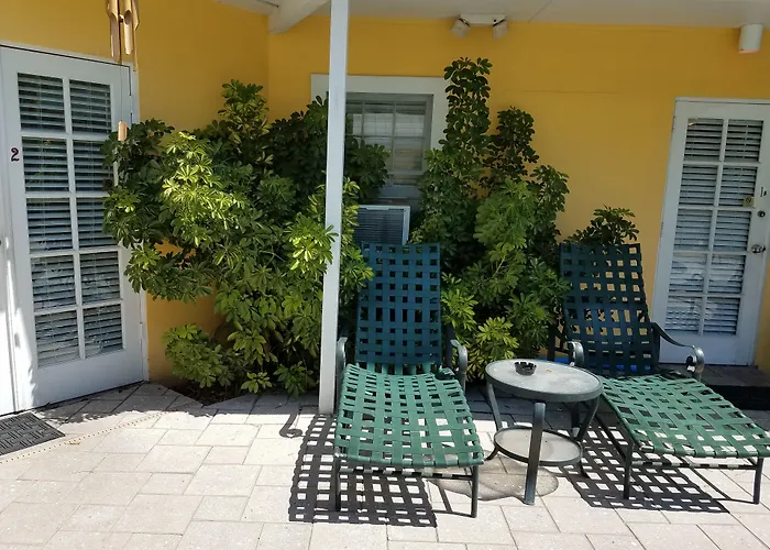 Alexander Palms Court - No Hidden Resort Fees!